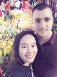 Vợ cũ MC Thành Trung công khai tình cảm với bạn trai Tây