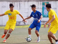 [ẢNH] So tài quyết liệt trong ngày khai mạc Giải bóng đá học sinh THPT Hà Nội 2019