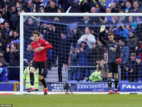 [ẢNH] Bruno Fernandes và VAR cứu M.U khỏi trận thua nghiệt ngã