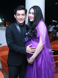 Nhìn lại 2 cuộc hôn nhân sóng gió của 