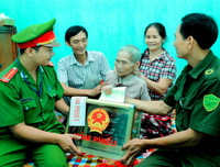 Hình ảnh người Hà Nội ứng xử văn minh, thanh lịch