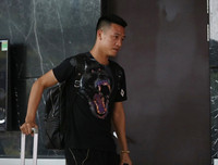 [ẢNH] Xuân Trường được fan nữ xinh đẹp tiếp cận khi tập trung ĐT Việt Nam