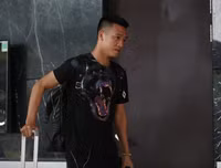 [ẢNH] Xuân Trường được fan nữ xinh đẹp tiếp cận khi tập trung ĐT Việt Nam