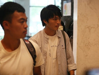 [ẢNH] Xuân Trường được fan nữ xinh đẹp tiếp cận khi tập trung ĐT Việt Nam