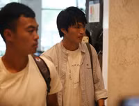 [ẢNH] Xuân Trường được fan nữ xinh đẹp tiếp cận khi tập trung ĐT Việt Nam