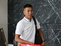 [ẢNH] Xuân Trường được fan nữ xinh đẹp tiếp cận khi tập trung ĐT Việt Nam