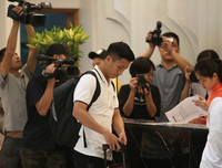 [ẢNH] Xuân Trường được fan nữ xinh đẹp tiếp cận khi tập trung ĐT Việt Nam