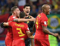 [ẢNH] Neymar nức nở gục vào vai 