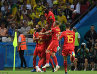 [ẢNH] Neymar nức nở gục vào vai 