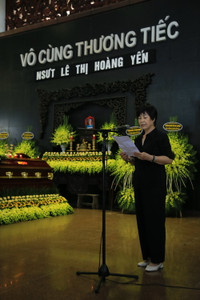 Nghệ sĩ xúc động rơi nước mắt tiễn đưa NSƯT Hoàng Yến