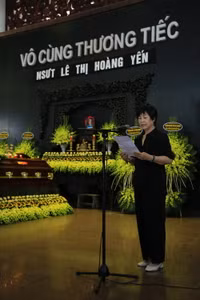 Nghệ sĩ xúc động rơi nước mắt tiễn đưa NSƯT Hoàng Yến