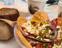 Mua sắm Giáng sinh chợ Tây giữa Thủ đô