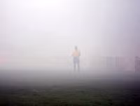 [ẢNH] Trận Hà Nội - Hải Phòng gián đoạn vì pháo sáng của cổ động viên quá khích