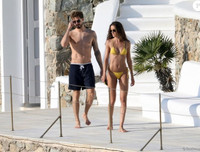 [ẢNH] Sao PSG tình tứ âu yếm siêu mẫu thiên thần Victoria's Secret