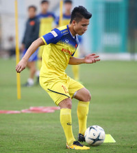 [ẢNH] Công Phượng, Văn Hậu dự bị ở châu Âu: Không phải vấn đề với thầy Park!