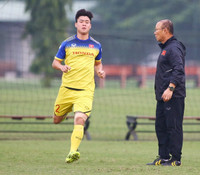 [ẢNH] Công Phượng, Văn Hậu dự bị ở châu Âu: Không phải vấn đề với thầy Park!