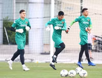 [ẢNH] Công Phượng, Văn Hậu dự bị ở châu Âu: Không phải vấn đề với thầy Park!