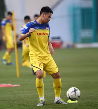 [ẢNH] Công Phượng, Văn Hậu dự bị ở châu Âu: Không phải vấn đề với thầy Park!