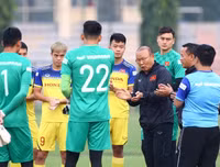 [ẢNH] Công Phượng, Văn Hậu dự bị ở châu Âu: Không phải vấn đề với thầy Park!