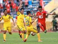 Chùm ảnh: Nam Định lên V-League, sân Thiên Trường mở hội bằng pháo sáng
