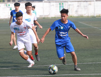 [ẢNH] Hai lần để THPT Chuyên Ngoại ngữ chọc thủng lưới, thủ môn trường Vân Tảo ôm mặt khóc