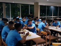 Những hình ảnh đầu tiên của U23 Việt Nam sau khi đặt chân đến Thái Lan