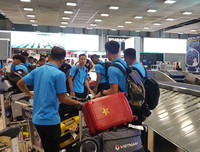 Những hình ảnh đầu tiên của U23 Việt Nam sau khi đặt chân đến Thái Lan