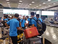 Những hình ảnh đầu tiên của U23 Việt Nam sau khi đặt chân đến Thái Lan