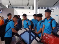 Những hình ảnh đầu tiên của U23 Việt Nam sau khi đặt chân đến Thái Lan