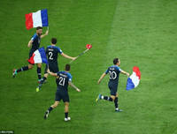 [ẢNH] Khoảnh khắc đội tuyển Pháp kiêu hãnh bước lên đỉnh thế giới