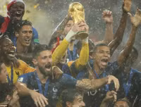 [ẢNH] Khoảnh khắc đội tuyển Pháp kiêu hãnh bước lên đỉnh thế giới