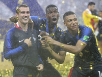 [ẢNH] Khoảnh khắc đội tuyển Pháp kiêu hãnh bước lên đỉnh thế giới