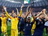 [ẢNH] Khoảnh khắc đội tuyển Pháp kiêu hãnh bước lên đỉnh thế giới