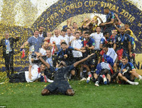 [ẢNH] Khoảnh khắc đội tuyển Pháp kiêu hãnh bước lên đỉnh thế giới