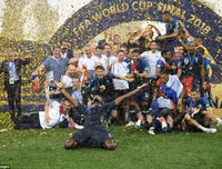 [ẢNH] Khoảnh khắc đội tuyển Pháp kiêu hãnh bước lên đỉnh thế giới