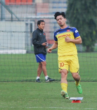 [ẢNH] Công Phượng, Văn Hậu dự bị ở châu Âu: Không phải vấn đề với thầy Park!