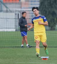 [ẢNH] Công Phượng, Văn Hậu dự bị ở châu Âu: Không phải vấn đề với thầy Park!