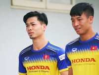 [ẢNH] Công Phượng, Văn Hậu dự bị ở châu Âu: Không phải vấn đề với thầy Park!