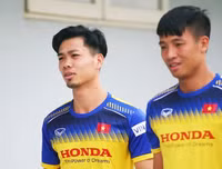 [ẢNH] Công Phượng, Văn Hậu dự bị ở châu Âu: Không phải vấn đề với thầy Park!