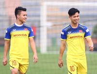 [ẢNH] Công Phượng, Văn Hậu dự bị ở châu Âu: Không phải vấn đề với thầy Park!