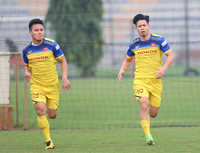 [ẢNH] Công Phượng, Văn Hậu dự bị ở châu Âu: Không phải vấn đề với thầy Park!