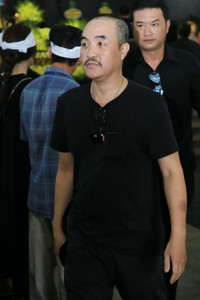 Nghệ sĩ xúc động rơi nước mắt tiễn đưa NSƯT Hoàng Yến