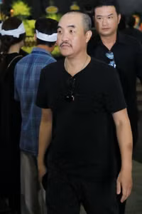 Nghệ sĩ xúc động rơi nước mắt tiễn đưa NSƯT Hoàng Yến