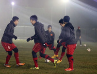 [ẢNH] U23 Việt Nam bị cho tập ở một sân tối quá mức cho phép