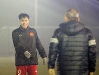 [ẢNH] U23 Việt Nam bị cho tập ở một sân tối quá mức cho phép