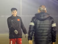 [ẢNH] U23 Việt Nam bị cho tập ở một sân tối quá mức cho phép