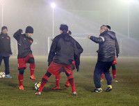 [ẢNH] U23 Việt Nam bị cho tập ở một sân tối quá mức cho phép