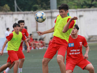 [ẢNH] Dẫn bàn ngay phút đầu, THPT Yên Hòa thắng hú vía sau loạt luân lưu