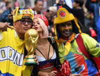 [ẢNH] Fans nữ xinh đẹp và cuồng nhiệt khắp nơi quần tụ về World Cup 2018