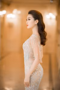 Hoa hậu Mỹ Linh muốn gắn bó với công việc MC